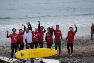 Alumnos de surf